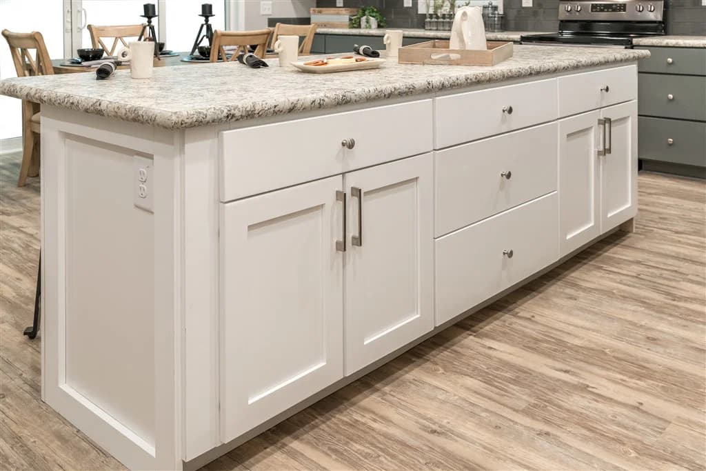 Ultra 13 kitchen home features
