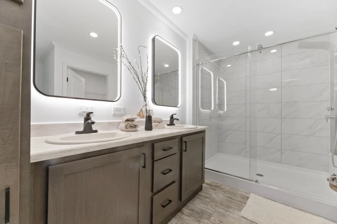 Ives 24033 bathroom home features