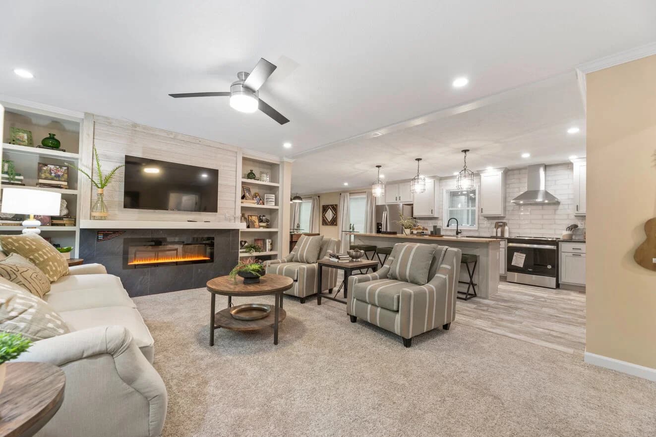 Ives 24033 interior home features