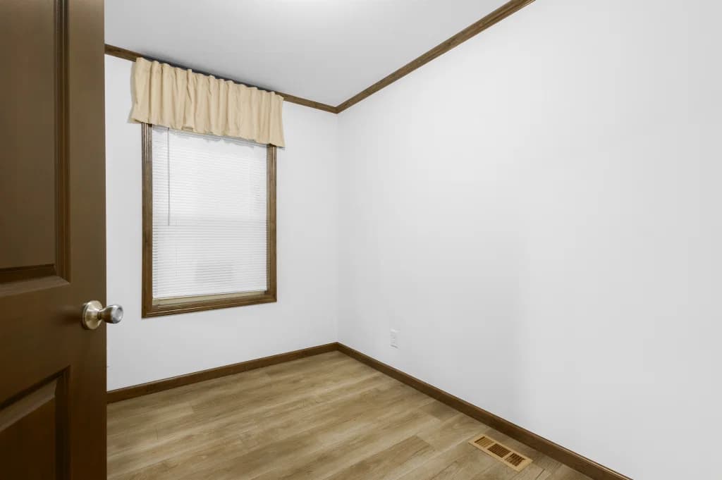 1w1048-v bedroom home features