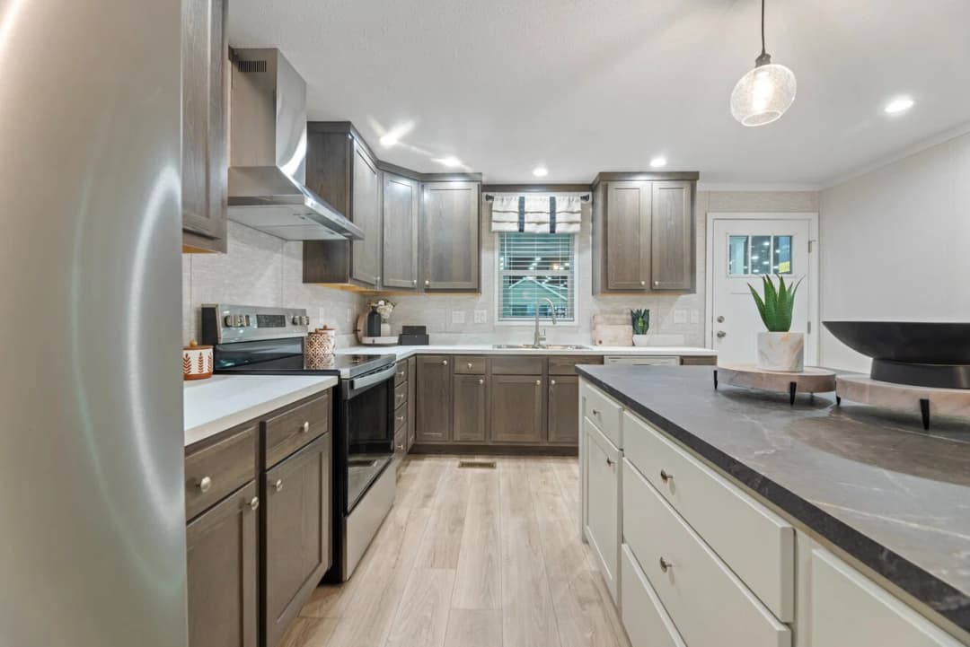 Carson 24532 kitchen home features