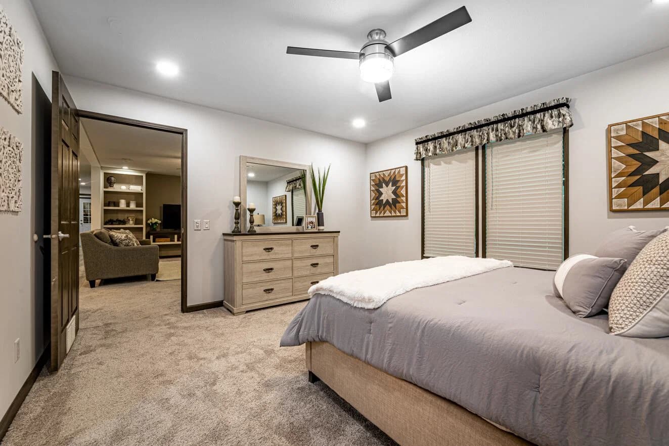 Aberdeen 24031 bedroom home features