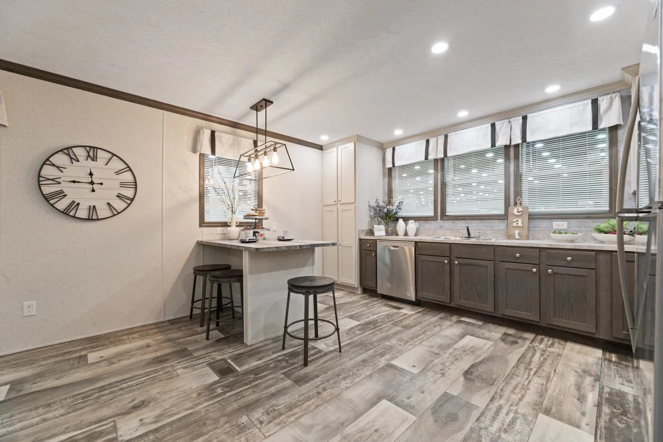 Eastman 24530 kitchen home features