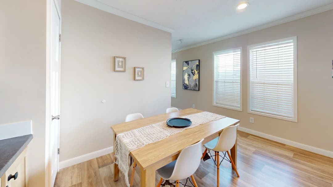 Roanoke duplex interior home features