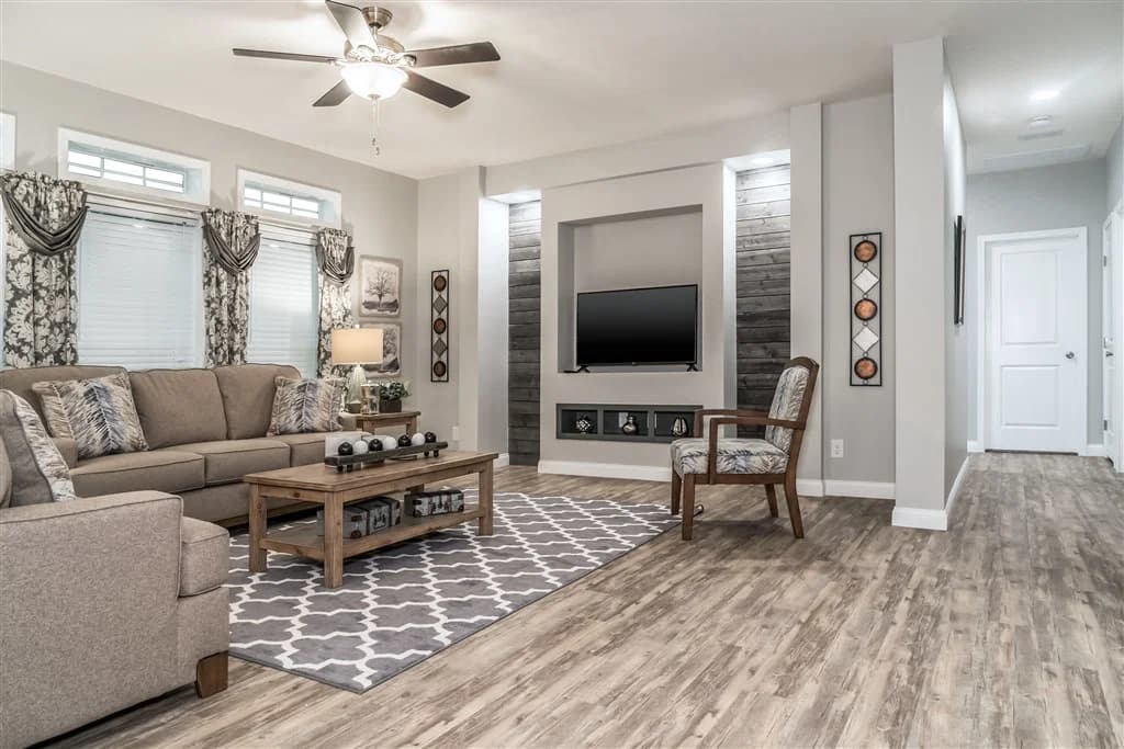 Ultra 13 interior home features