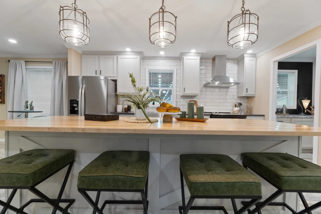 Ives 24033 kitchen home features