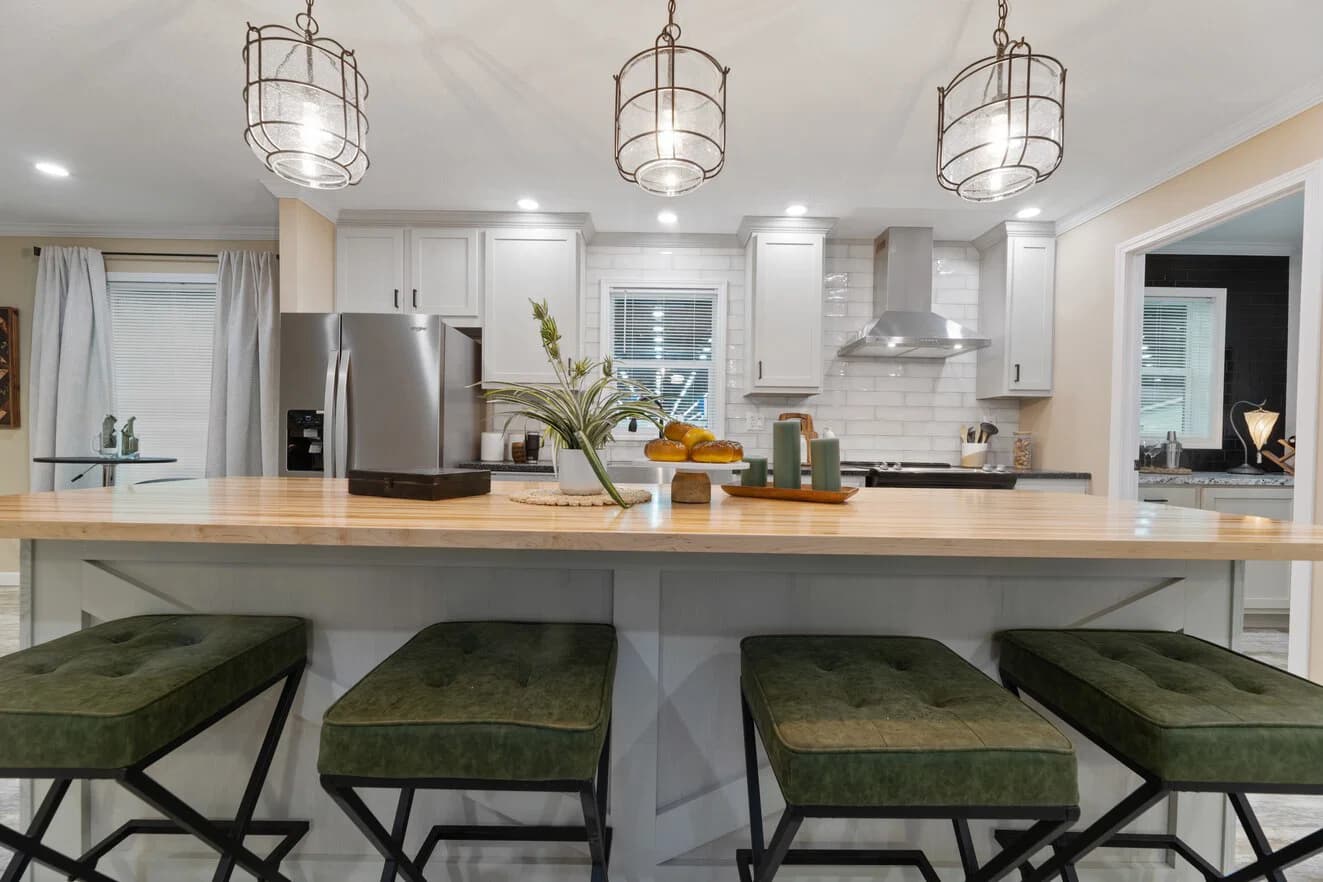 Ives 24033 kitchen home features