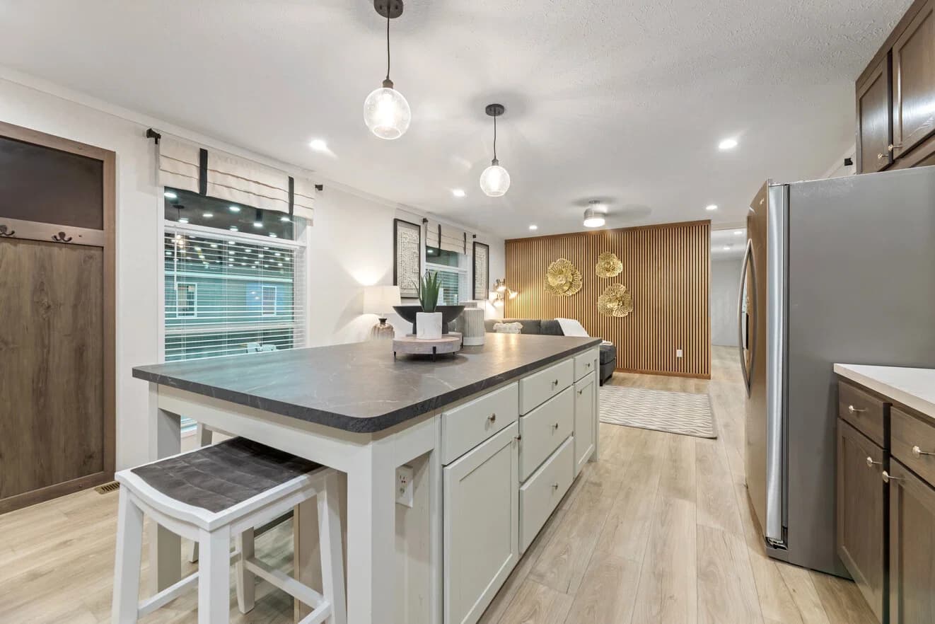 Carson 24532 kitchen home features