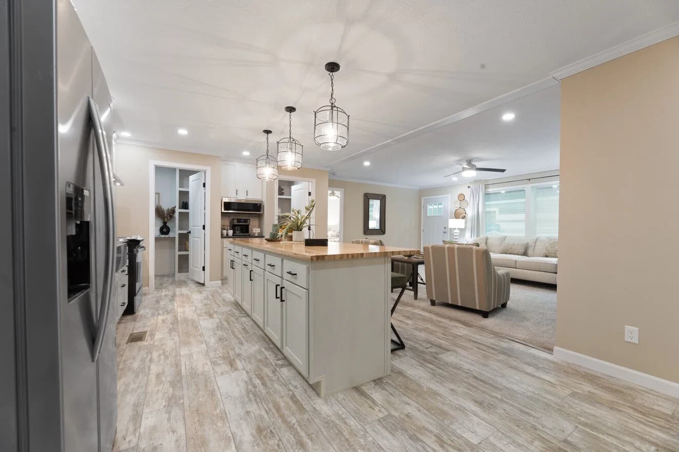Ives 24033 kitchen home features