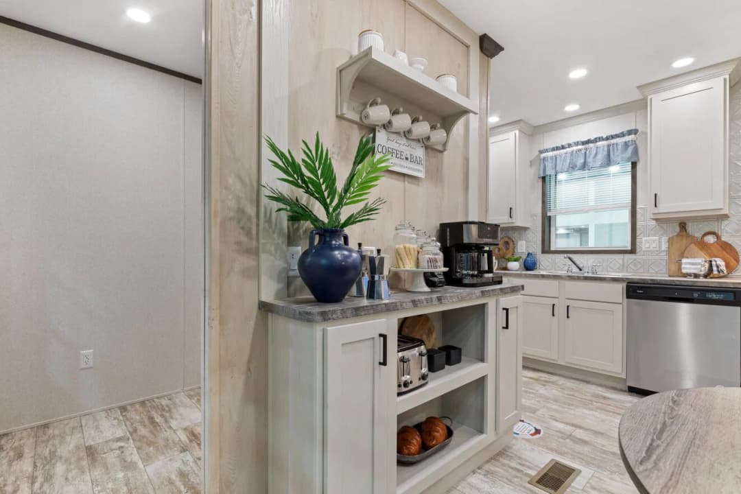 Tesla 24523 interior home features