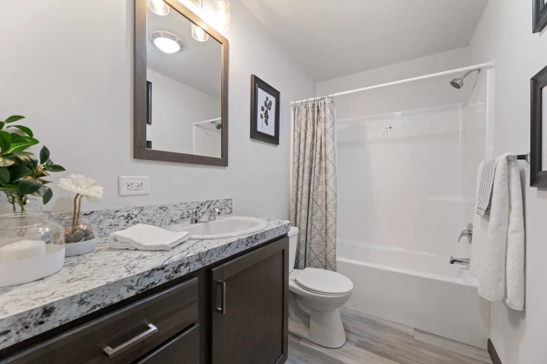 Aberdeen 24031 bathroom home features