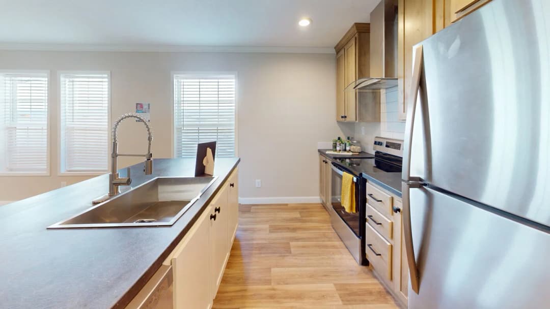 Roanoke duplex kitchen home features