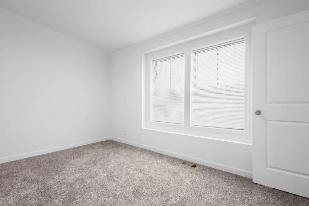 3w1501-p bedroom home features