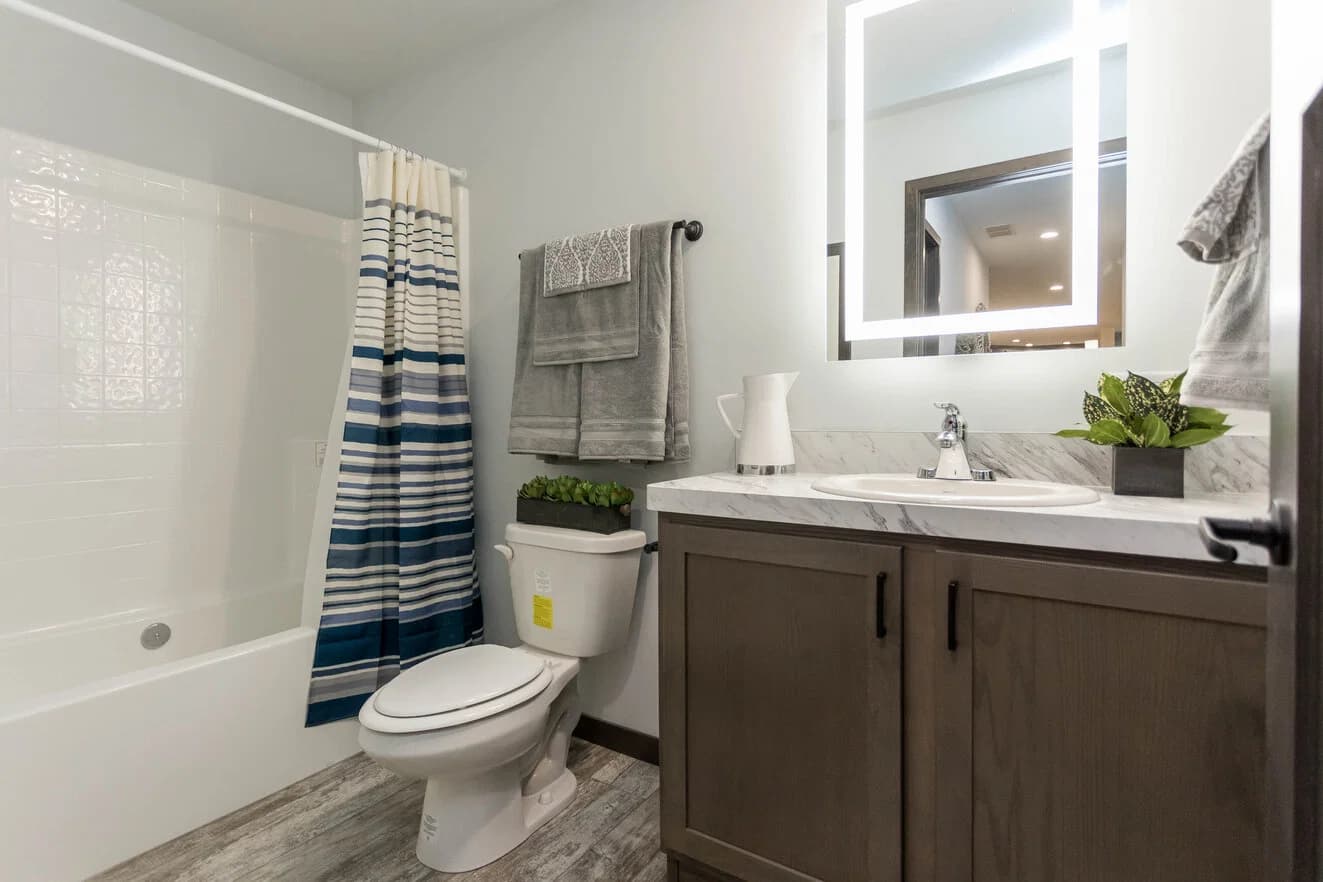 Harbor town 92610k bathroom home features