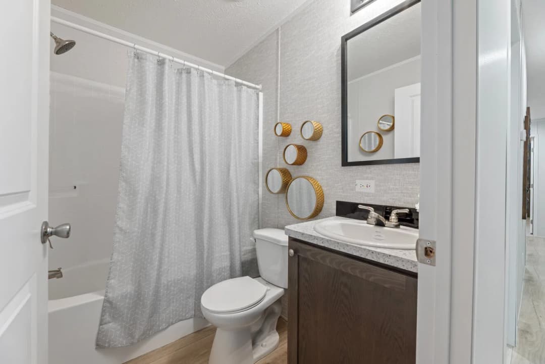 Carson 24532 bathroom home features