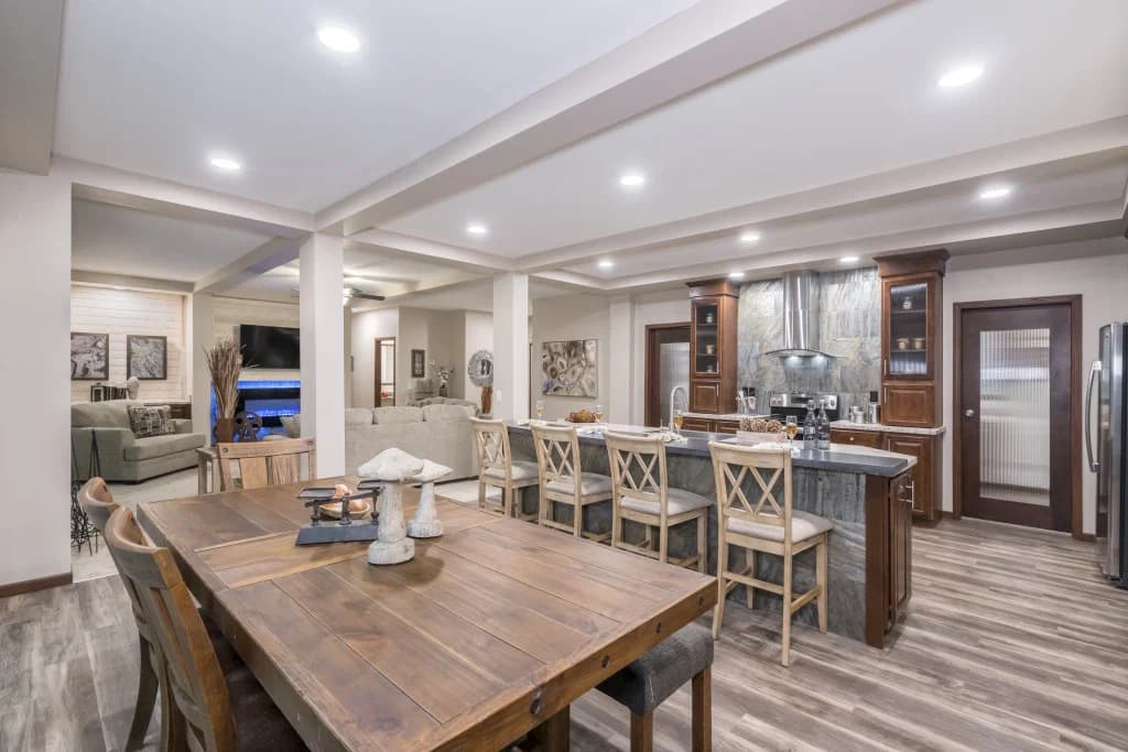 Ultra 6 interior home features