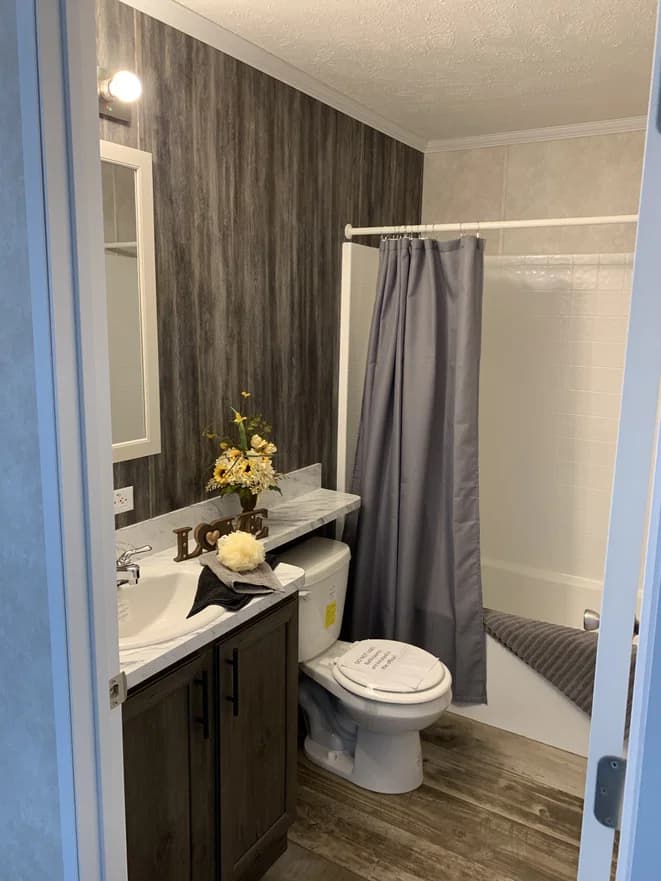 Williams 24006 bathroom home features