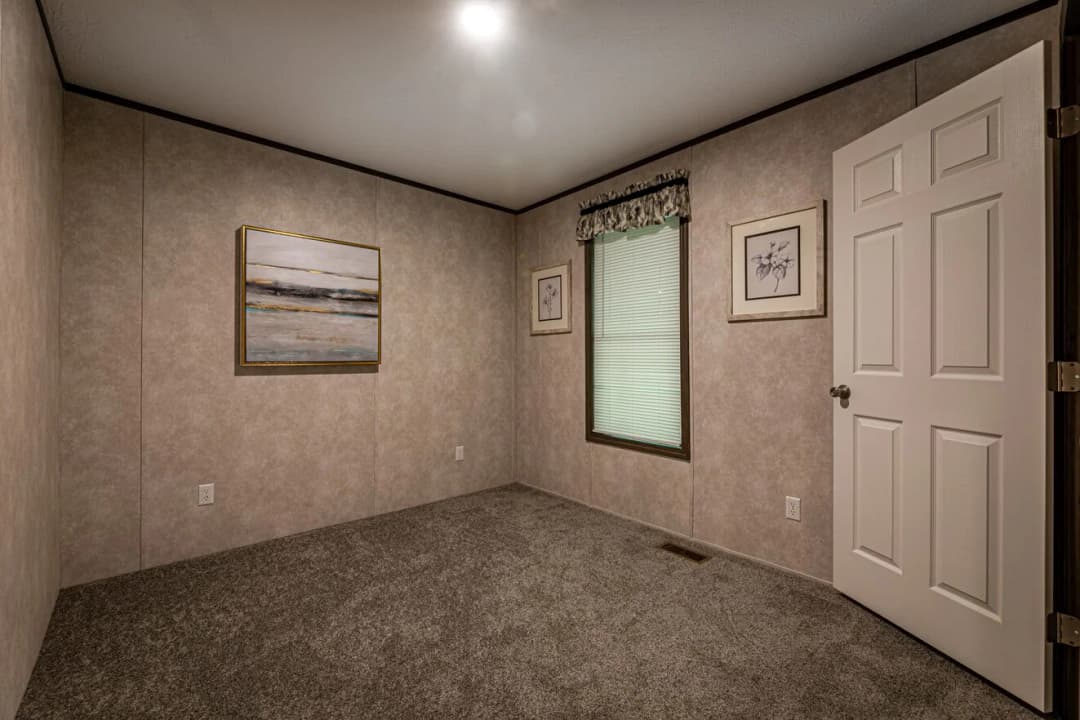 Fulton 24028 bedroom home features