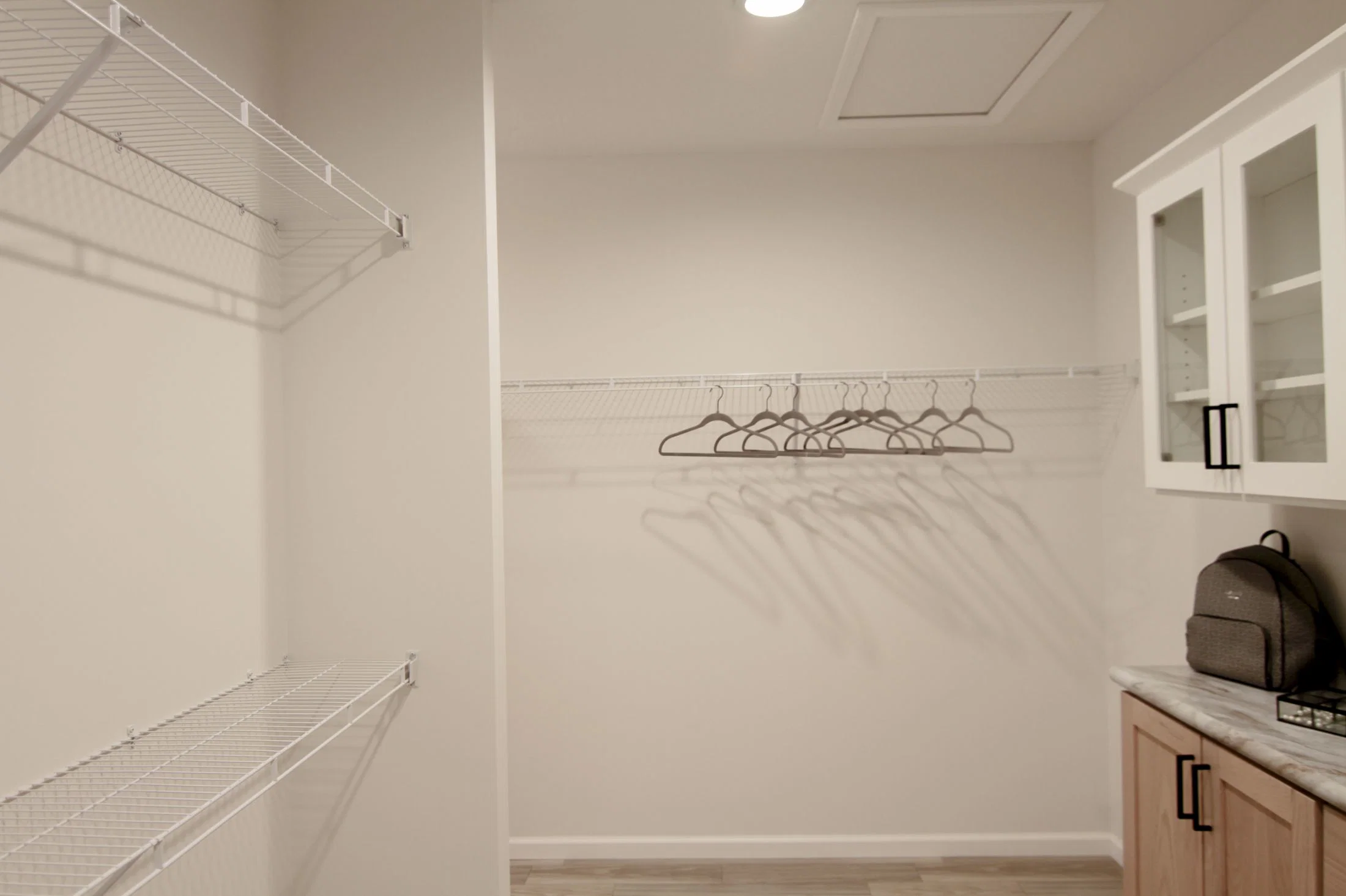 Ultra deuce 3 interior home features