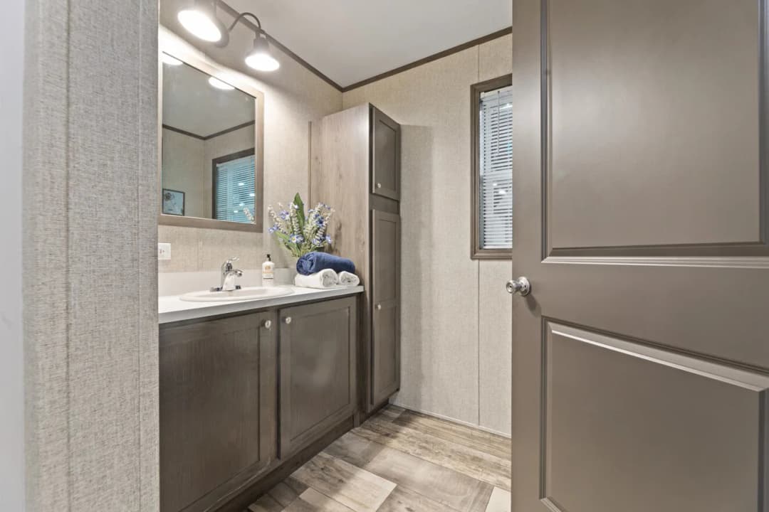 Eastman 24530 bathroom home features