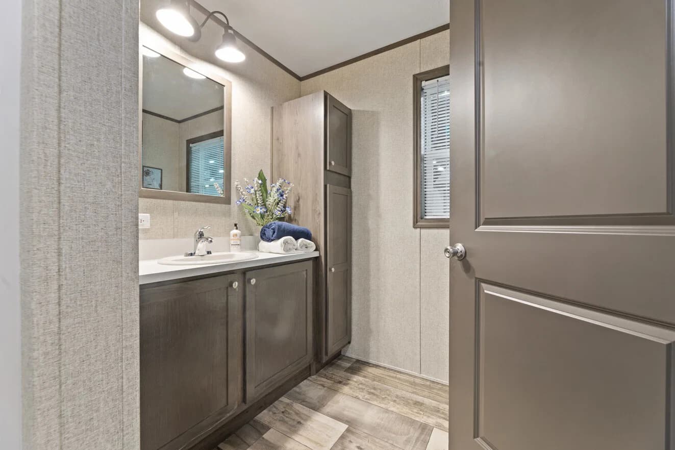 Eastman 24530 bathroom home features